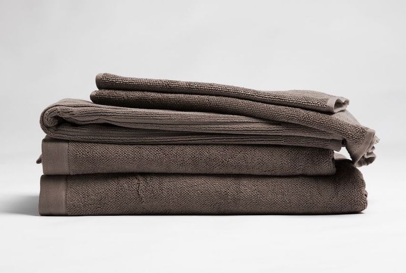 The Seaside Collection – Sand-Resistant Towels & Breezy Bedding